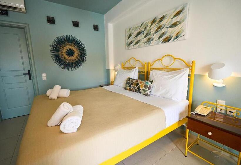 اتاق سوپریور با چشم‌انداز استخر, Bellissimo Resort