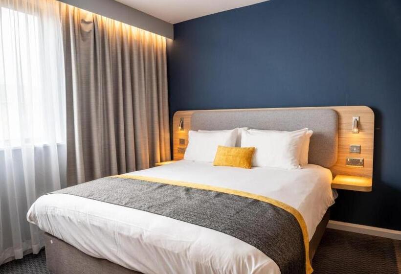Номер Стандарт, Knowsley Inn & Lounge