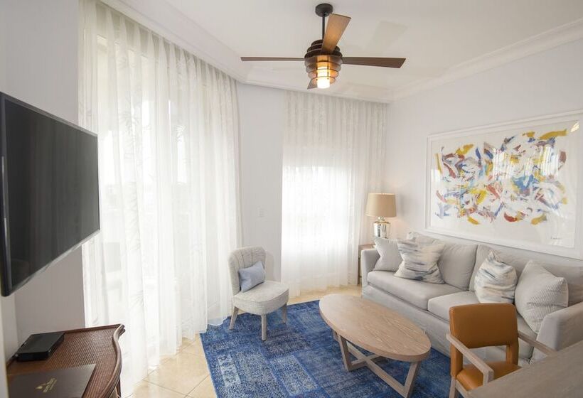 سوئیت با چشم‌انداز, Seven Stars Resort & Spa
