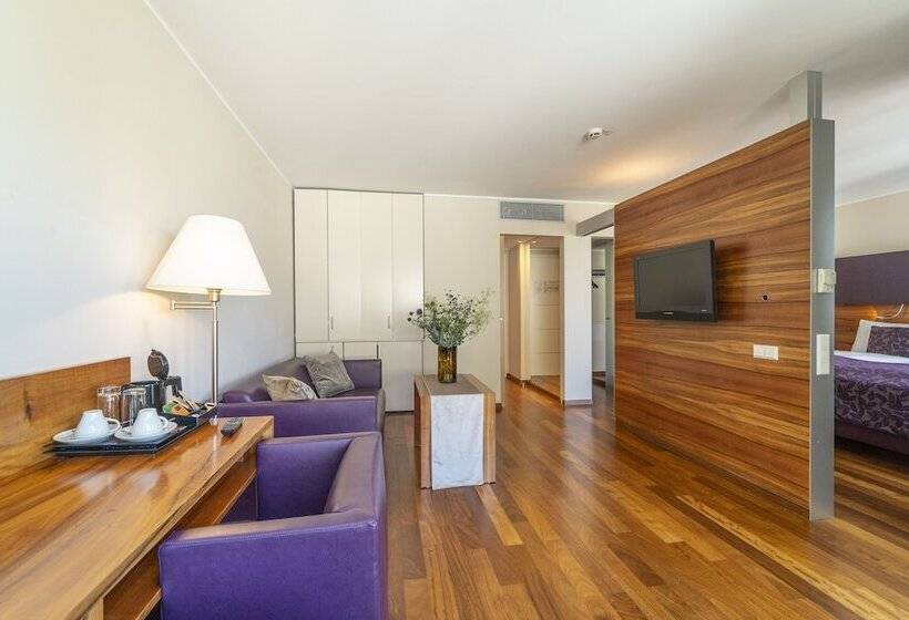 套房, Pakat Suites