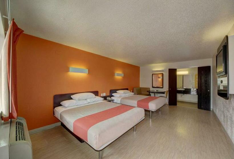 장애인을 위한 스탠다드 룸, Motel 6 San Antonio, Tx  Downtown  Market Square