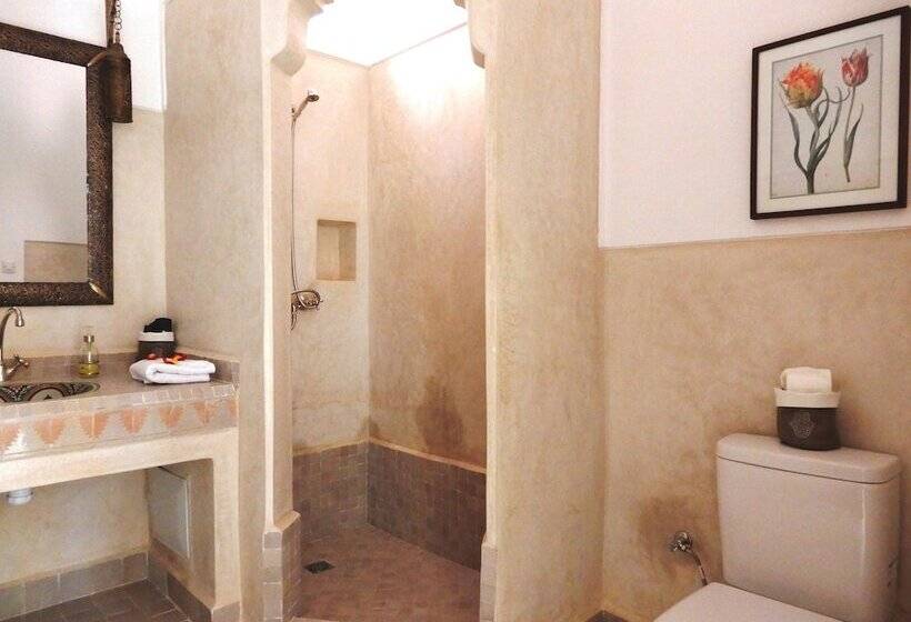 اتاق لوکس, Riad Carina