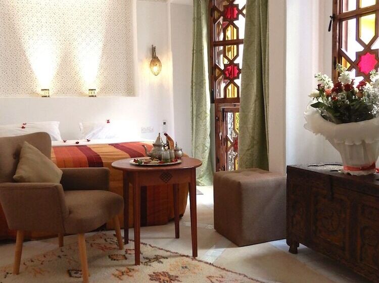 اتاق لوکس, Riad Carina