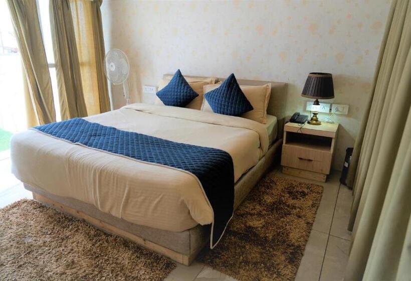 اتاق لوکس, Shivjot Farm & Resort Panchkula
