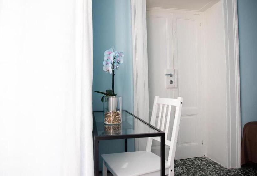 اتاق استاندارد سه نفره, Deas B&b
