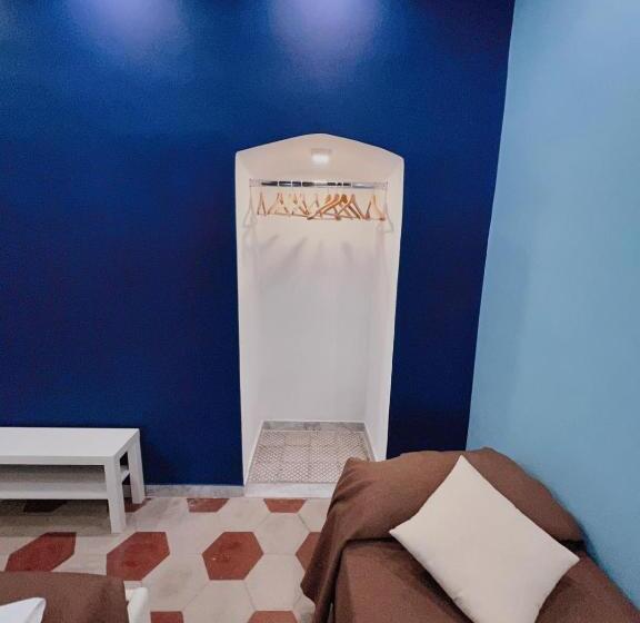 اتاق خانوادگی, Deas B&b