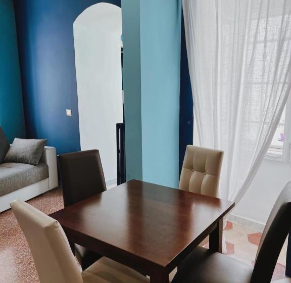 اتاق خانوادگی, Deas B&b