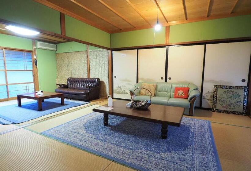 이코노미 룸, 四国旅行のhub拠点 古民家ゲストハウス Heso Camp
