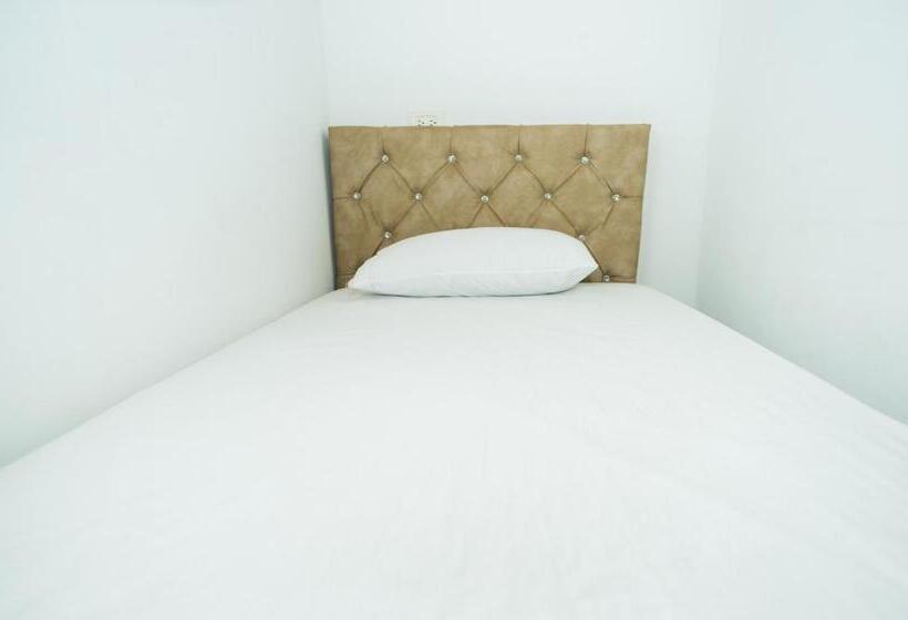 تختخواب در اتاق مشترک, Clau