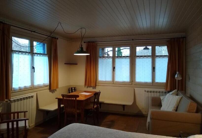 Студия Стандарт, Hostal D éller