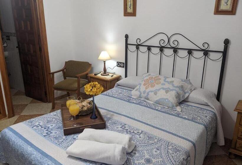 Номер Стандарт с Балконом, Hostal Moraima