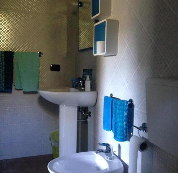 اتاق راحتی سه تخته, B&b La Tasgia
