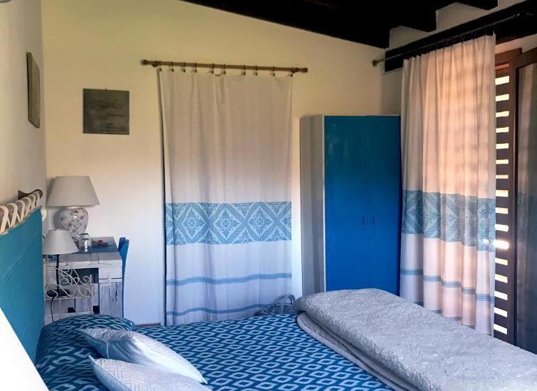 اتاق راحتی سه تخته, B&b La Tasgia