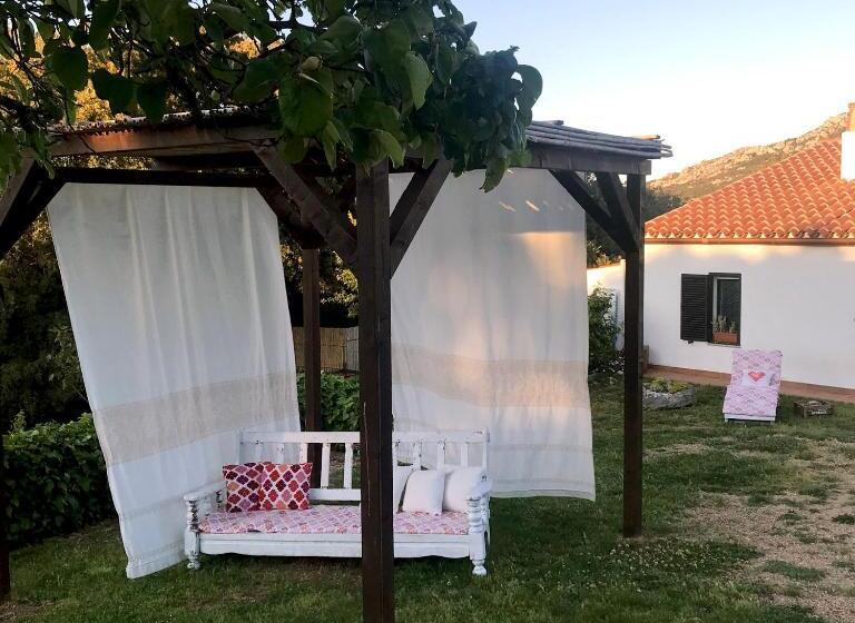 اتاق راحتی سه تخته, B&b La Tasgia