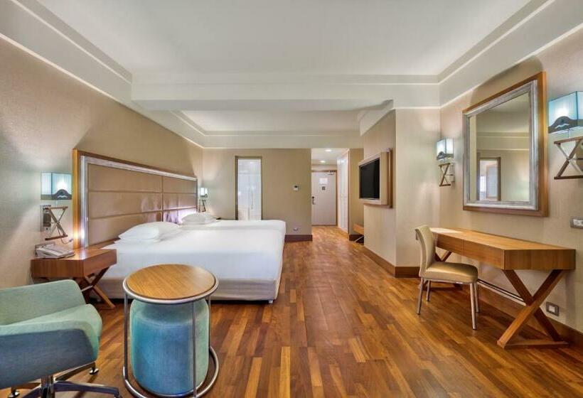 Номер Deluxe Вид на Бассейн, Hilton Dalaman Sarigerme Resort & Spa