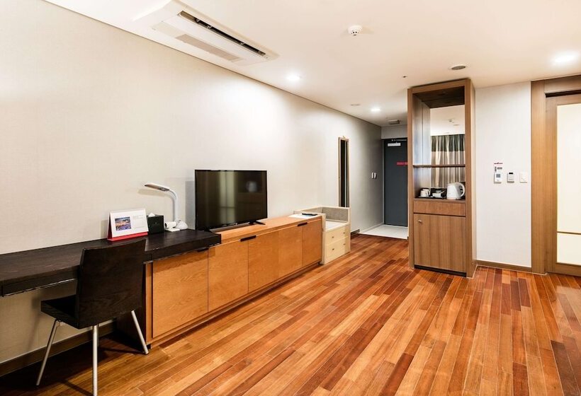 Номер Deluxe, Ramada Hotel And Suites Seoul Namdaemun