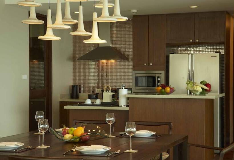 Люкс 3 Спальни, Shasa Resort   Luxury Beachfront Suites