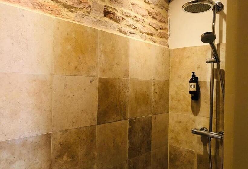 اتاق استاندارد سه نفره, Le Clos De Miribel