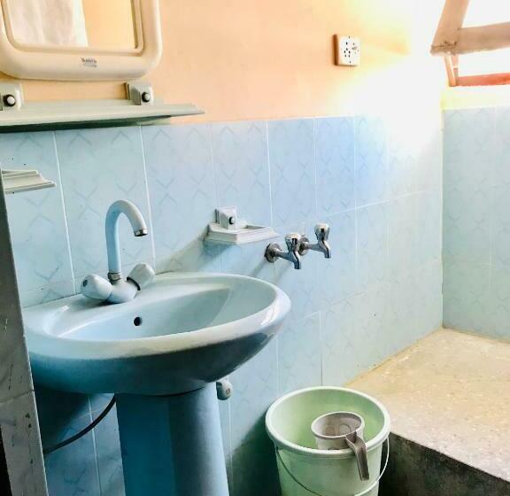 اتاق استاندارد سه نفره, Skardu Lodge