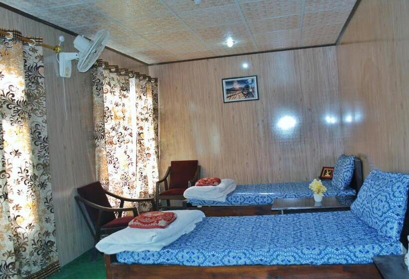 اتاق استاندارد سه نفره, Skardu Lodge