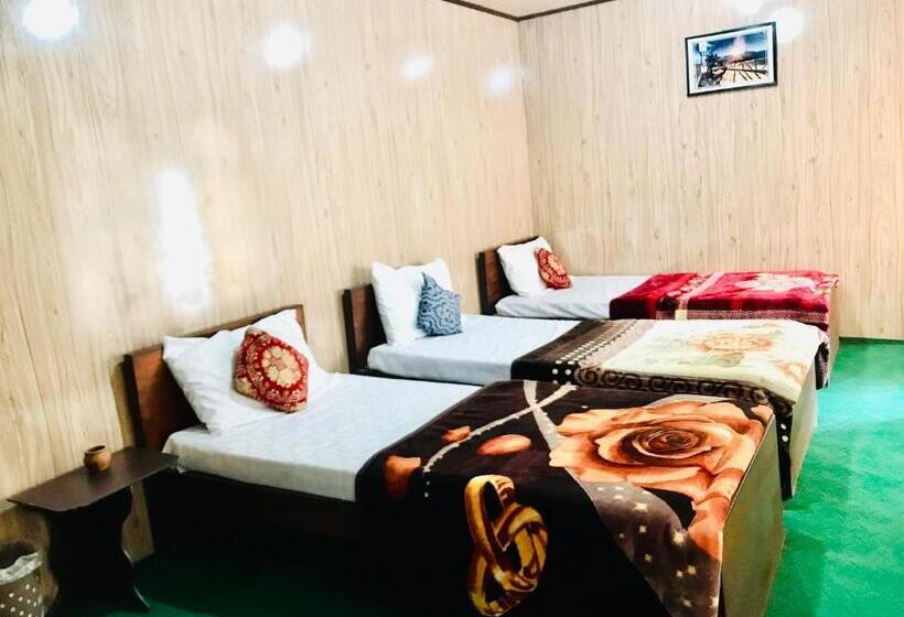 اتاق استاندارد سه نفره, Skardu Lodge