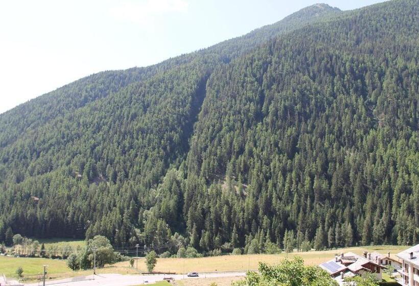Номер Стандарт Вид на Горы, Mont Velan
