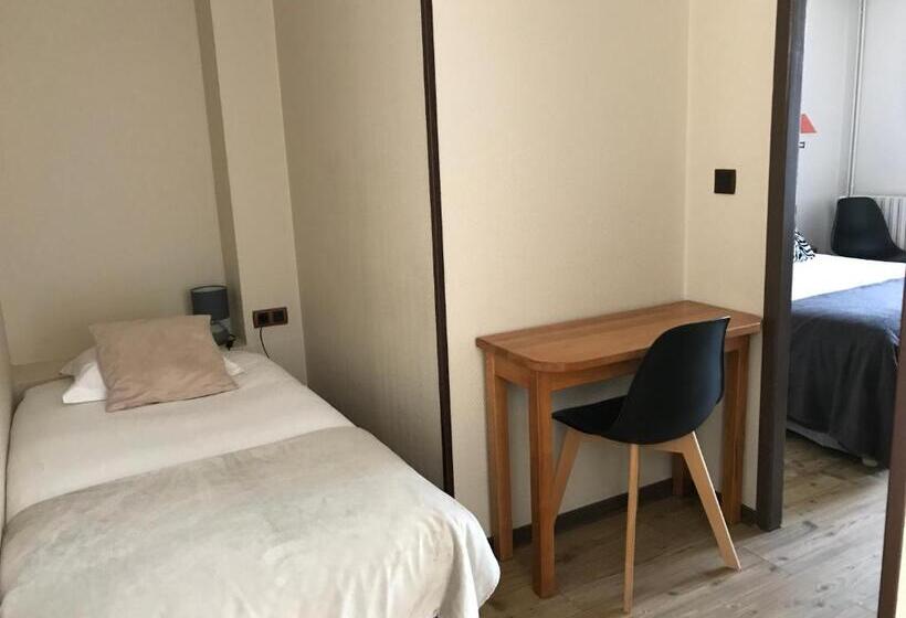 اتاق استاندارد سه نفره, Hôtel L Iroko The Originals City