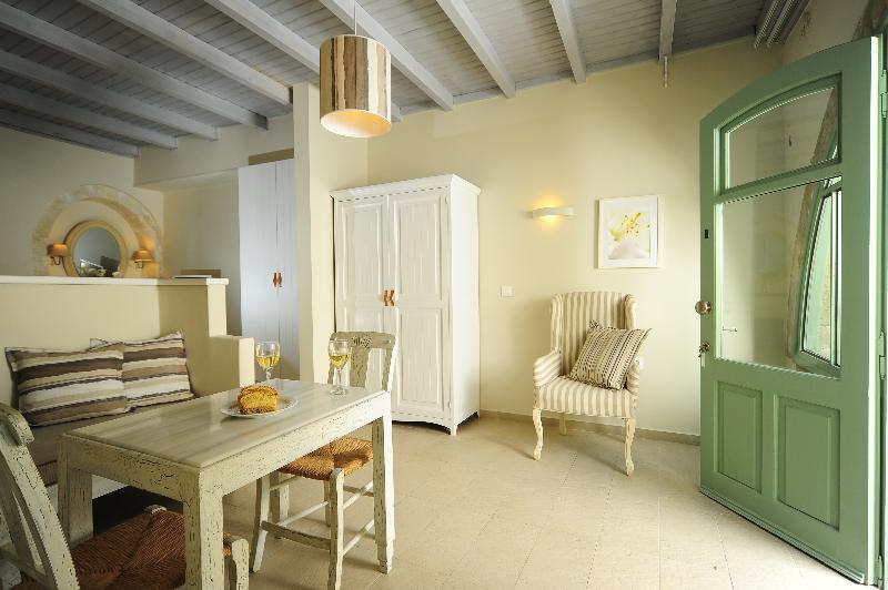 ジュニアスイート, Mythos Suites Boutique