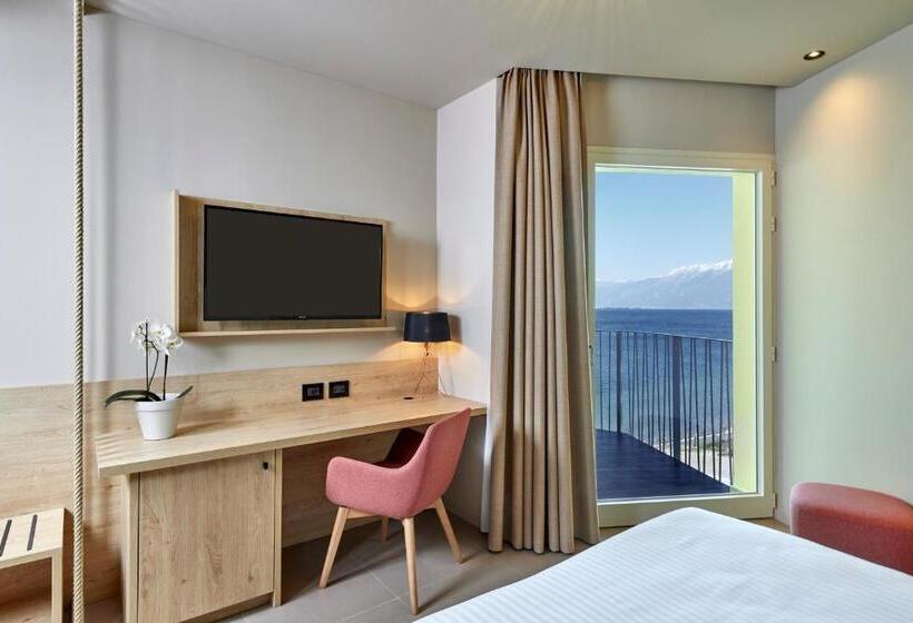 Номер Deluxe Вид на Озеро, Park Hotel Casimiro