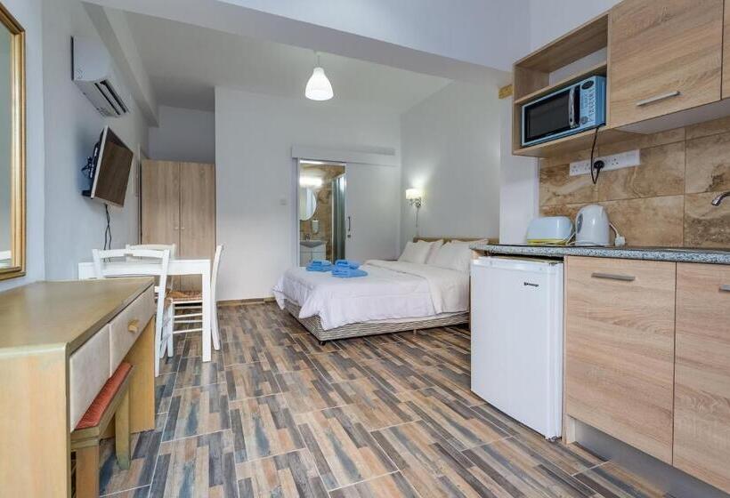 استودیوی استاندارد, Antonis G. Hotel Apartments