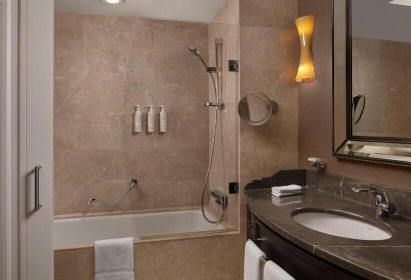 キングサイズベッドのクラブルーム, Istanbul Marriott Pendik