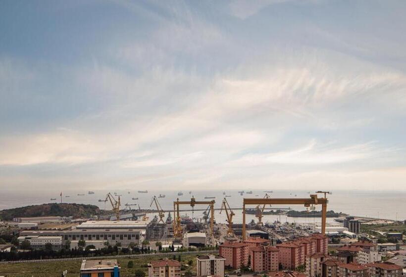 キングサイズベッドのクラブルーム, Istanbul Marriott Pendik