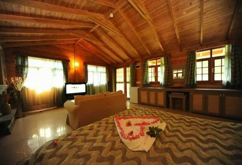 Deluxe Bungalow, The Bay Beach Club
