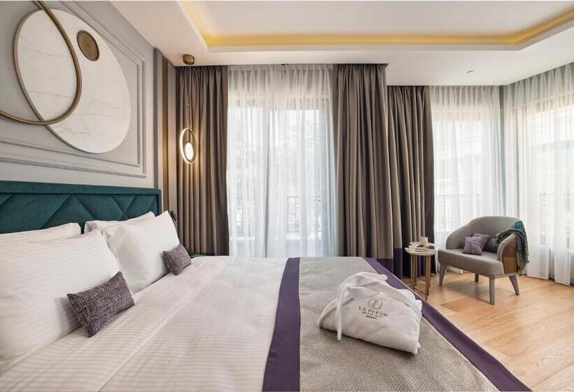 اتاق لوکس با چشم‌انداز شهر, La Fleur Boutique