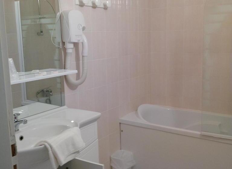 Четырехместный Номер Стандарт, Prim Hotel Reims