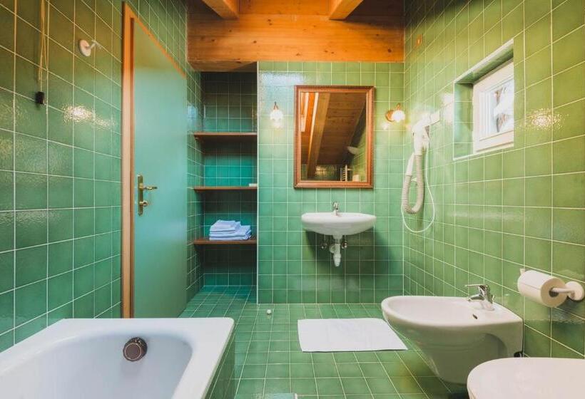 اتاق استاندارد سه نفره, B&b Garni Villa Campitello