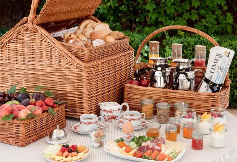 اتاق لوکس با چشم‌انداز دریا, Cap Rocat, A Small Luxury Hotel Of The World