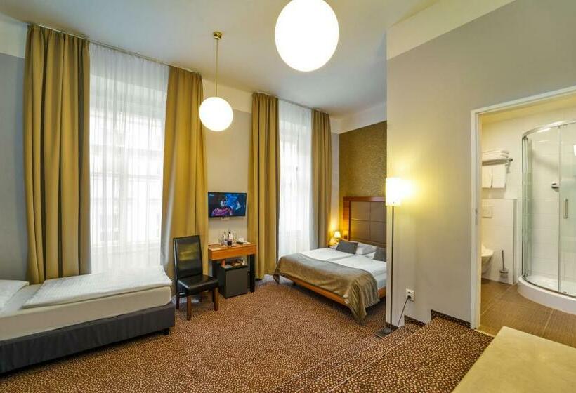 Standard Kolmen Hengen Huone, Metropolitan Old Town Hotel   Czech Leading Hotels