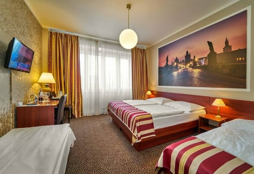 Standard Neljän Hengen Huone, Metropolitan Old Town Hotel   Czech Leading Hotels