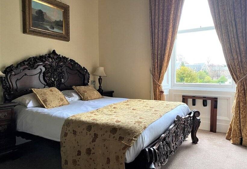 اتاق لوکس با چشم‌انداز باغ, Glenalmond House