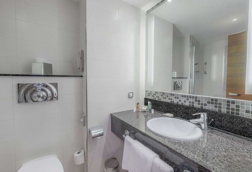 سوییت جونیور, Hilton Reading