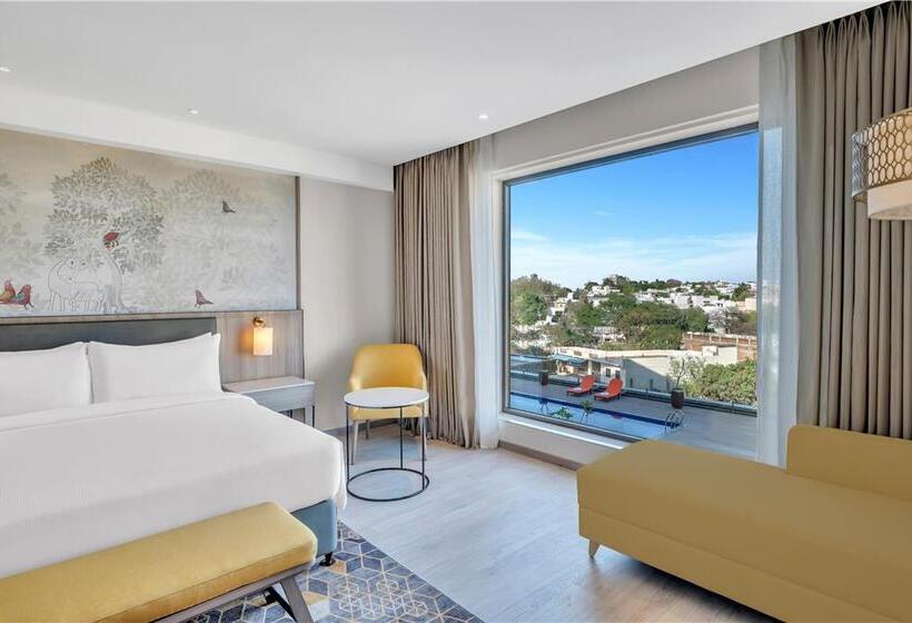اتاق لوکس با تخت بزرگ, Hilton Reading