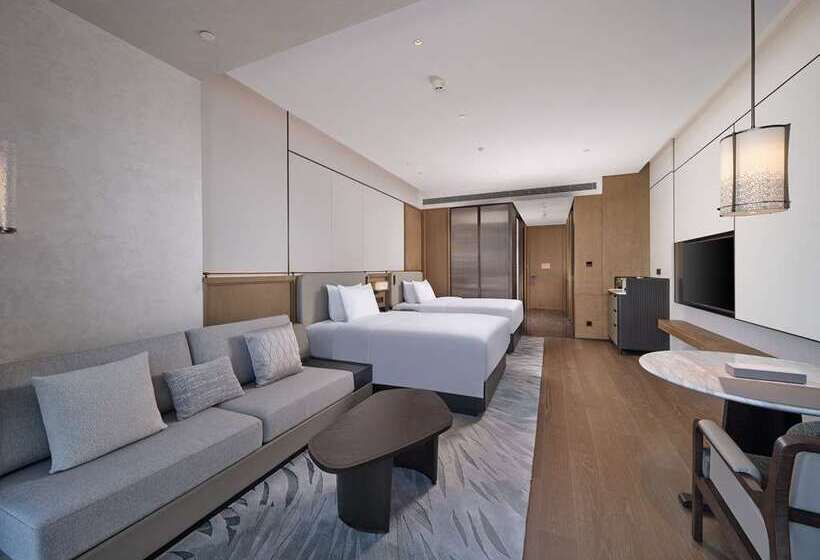 اتاق لوکس, Hilton Reading