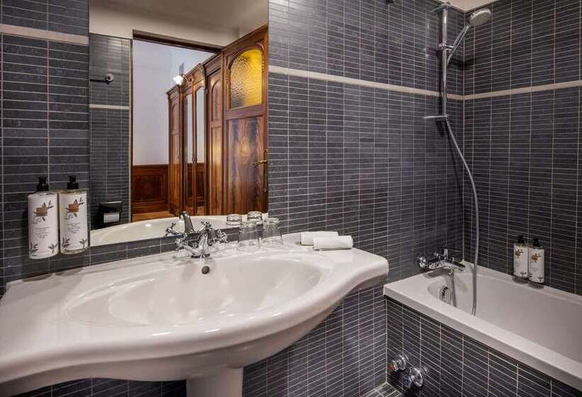اتاق استاندارد برای معلولان, Hilton Reading