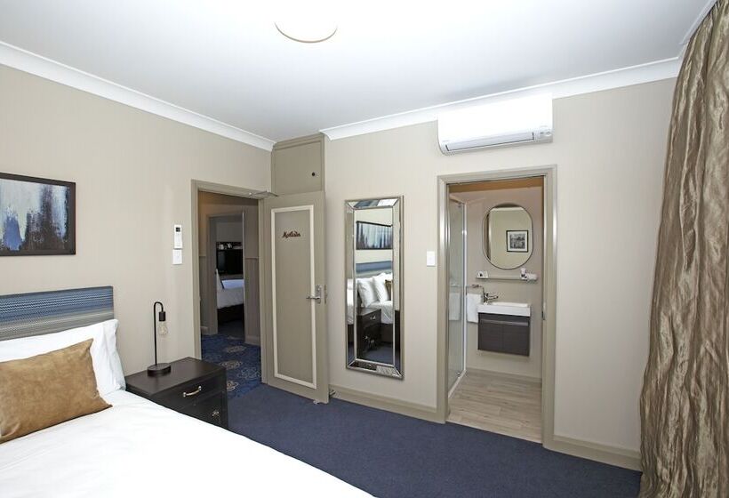 스위트, The Com Plex Motel