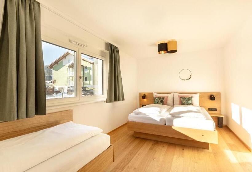 带1个卧室的带阳台的公寓, Lisal Appartements