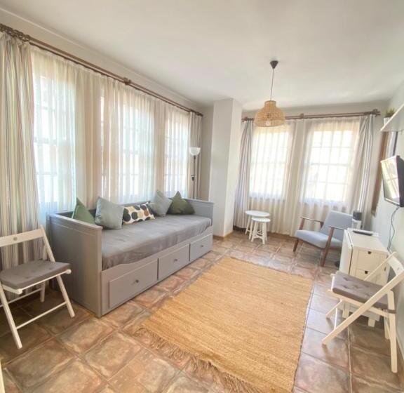 استودیو خانوادگی, Cicerone Apart