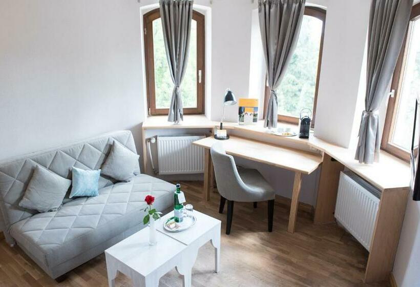 شقة غرفة واحدة, Parkhotel Schillerhain