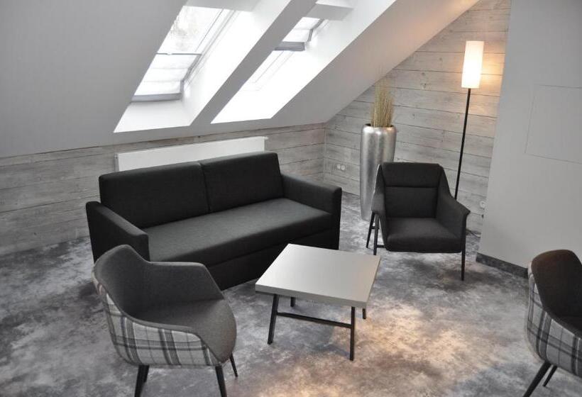 سوییت جونیور, Strandberg S Designhotel Viktoria