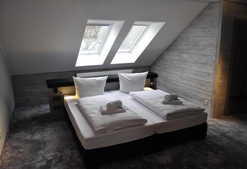سوییت جونیور, Strandberg S Designhotel Viktoria